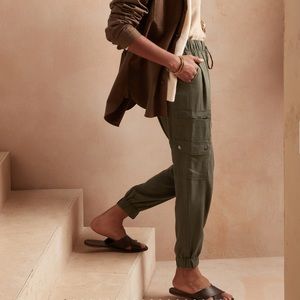 Banana republic soft Cargo pants Steel green size M
